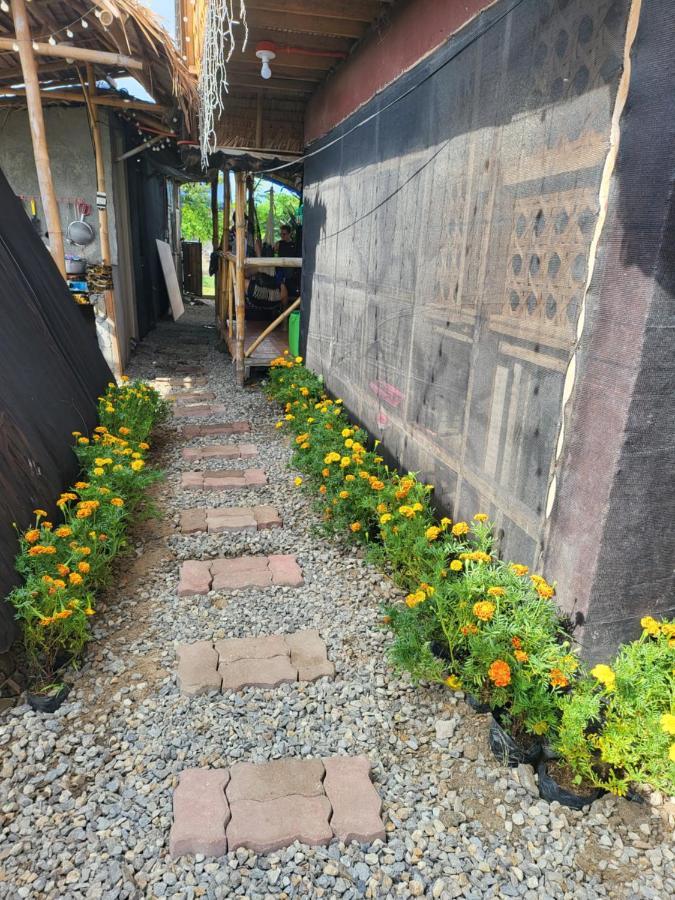 Calatagan'S Bahay Kubo - With Beach Access Екстер'єр фото